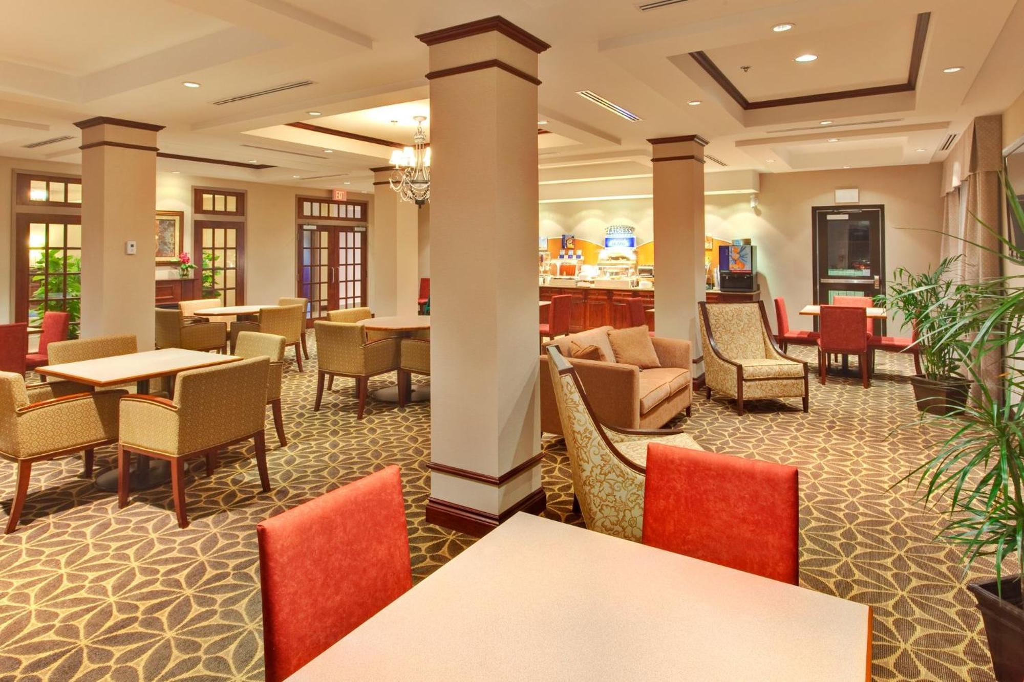Holiday Inn Express Hotel & Suites Brockville By Ihg Exterior photo