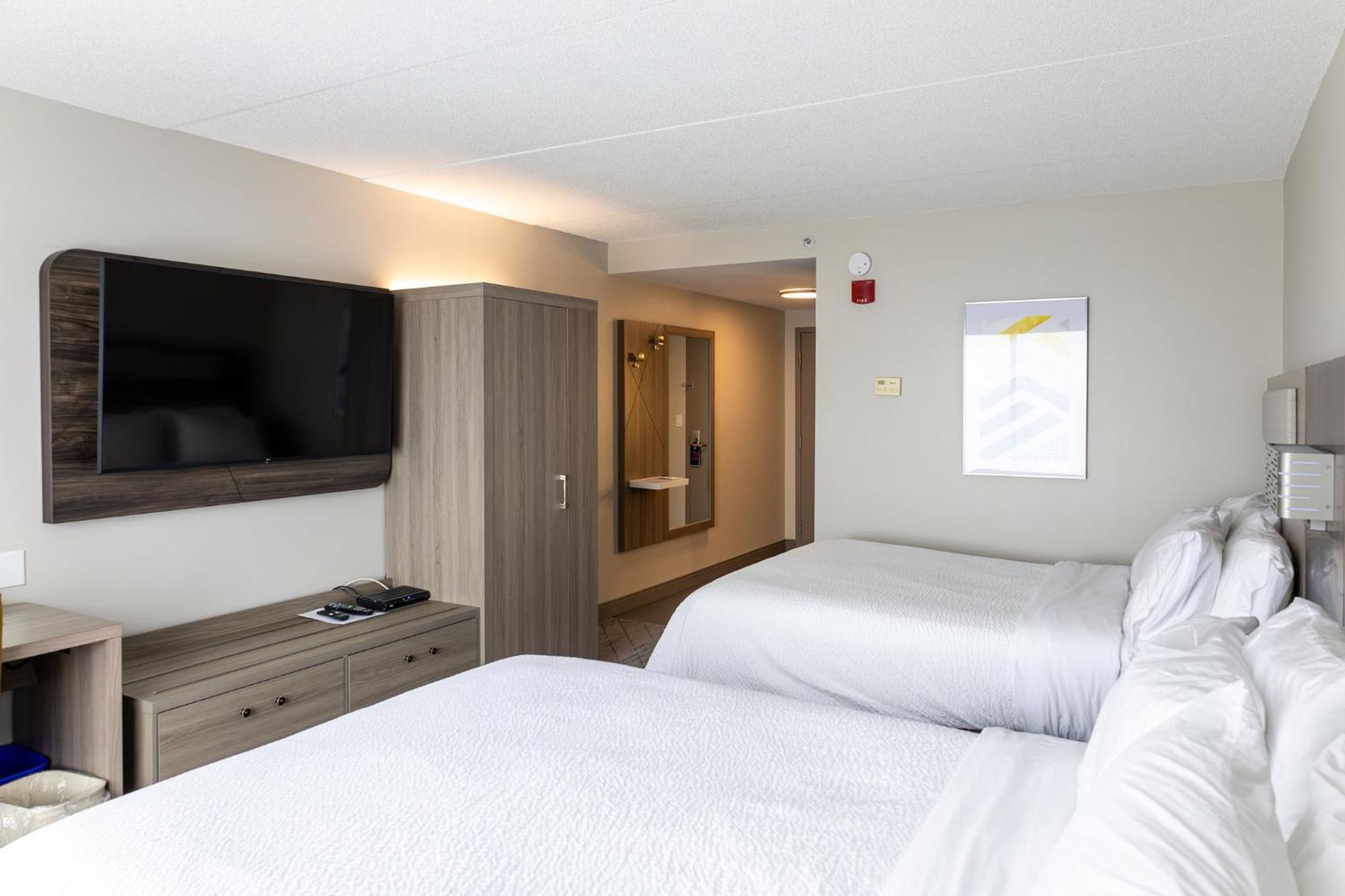 Holiday Inn Express Hotel & Suites Brockville By Ihg Exterior photo
