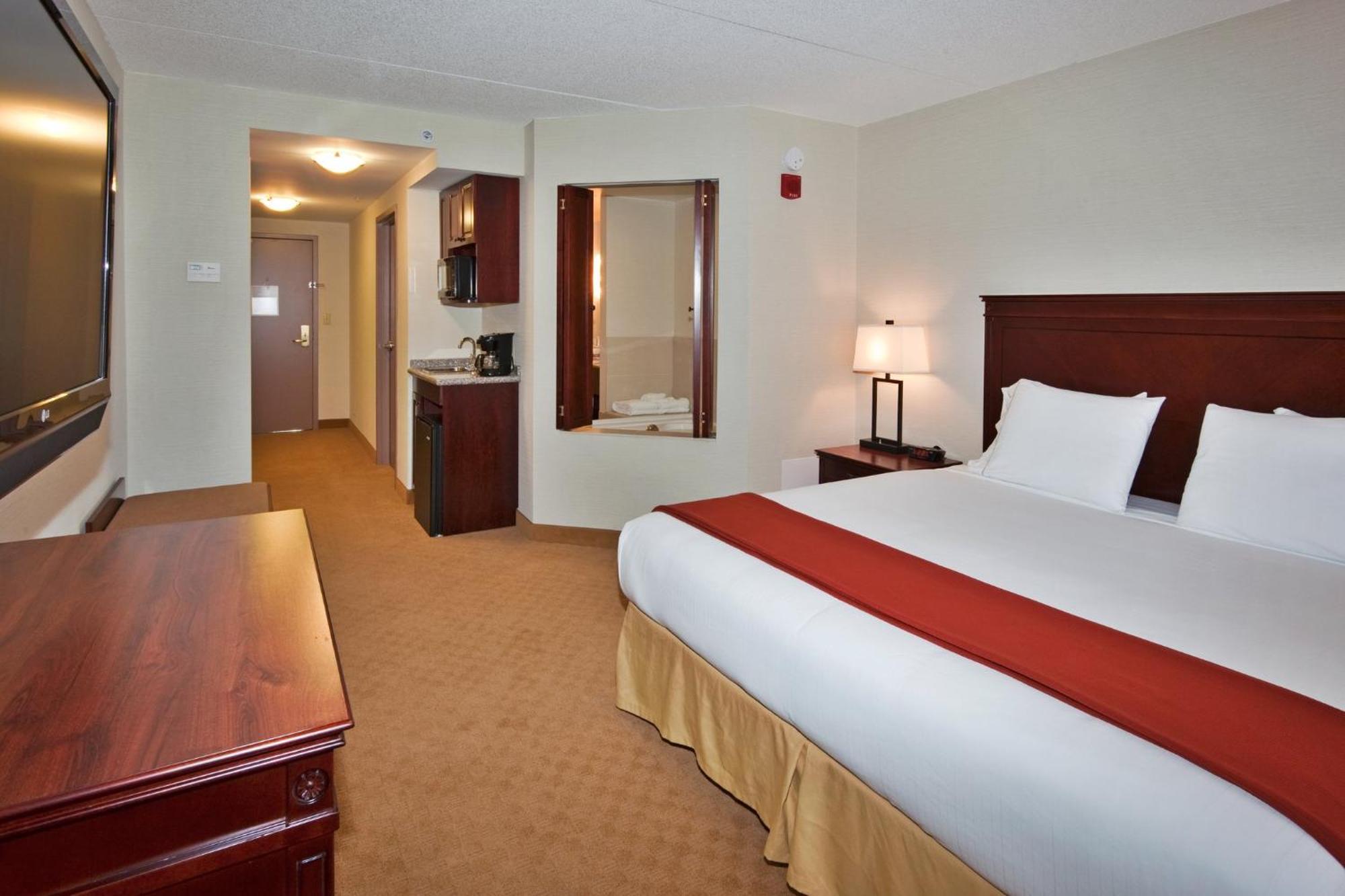 Holiday Inn Express Hotel & Suites Brockville By Ihg Exterior photo